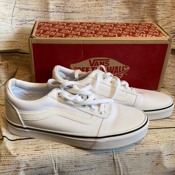 Vans Shoes - Vans white canvas Ward